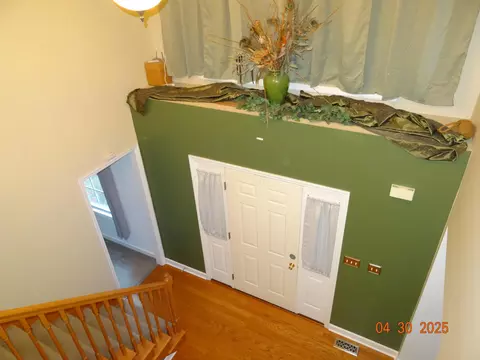 Entry Way - 3101 Windy Ridge Dr, Springfield, OH 45502 photo 2 of 3