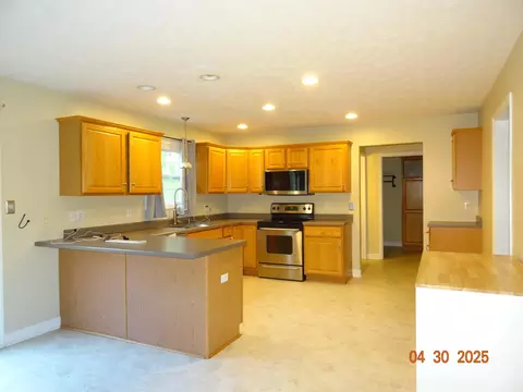 Kitchen - 3101 Windy Ridge Dr, Springfield, OH 45502 photo 3 of 4