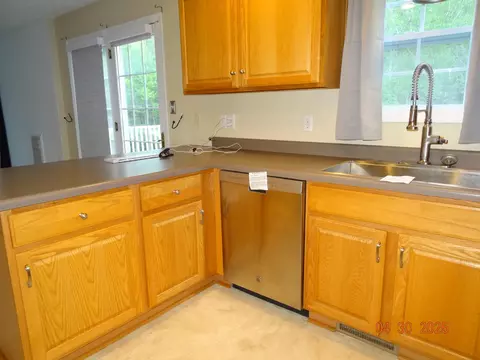 Kitchen - 3101 Windy Ridge Dr, Springfield, OH 45502 photo 2 of 4