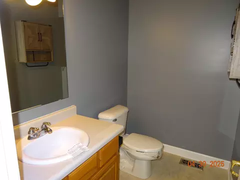 Bath - 3101 Windy Ridge Dr, Springfield, OH 45502 photo 1 of 4