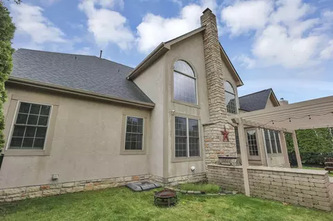 Exterior - 6580 Dalmore Ln, Dublin, OH 43016 photo 6 of 14