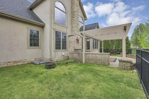 Exterior - 6580 Dalmore Ln, Dublin, OH 43016 photo 8 of 14