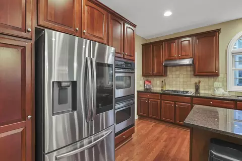 Kitchen - 6580 Dalmore Ln, Dublin, OH 43016 photo 6 of 6