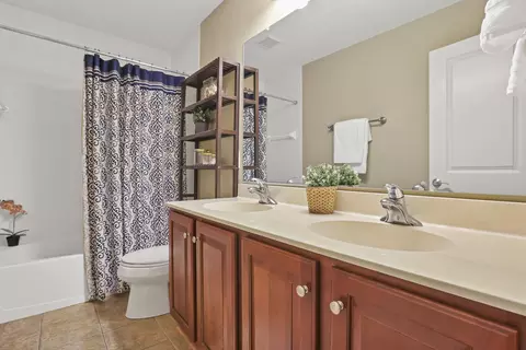 Bath - 6580 Dalmore Ln, Dublin, OH 43016 photo 6 of 9