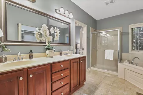 Bath - 6580 Dalmore Ln, Dublin, OH 43016 photo 1 of 9