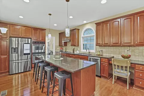 Kitchen - 6580 Dalmore Ln, Dublin, OH 43016 photo 2 of 6
