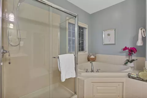 Bath - 6580 Dalmore Ln, Dublin, OH 43016 photo 2 of 9