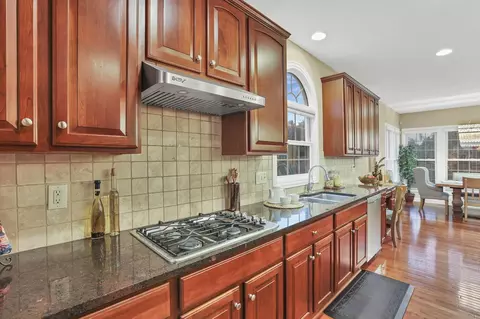 Kitchen - 6580 Dalmore Ln, Dublin, OH 43016 photo 4 of 6