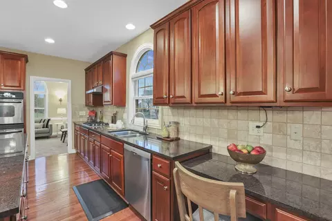Kitchen - 6580 Dalmore Ln, Dublin, OH 43016 photo 3 of 6