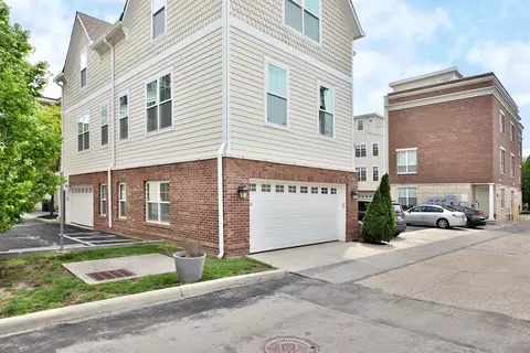 1012 Ewing Aly, Columbus, OH 43201
