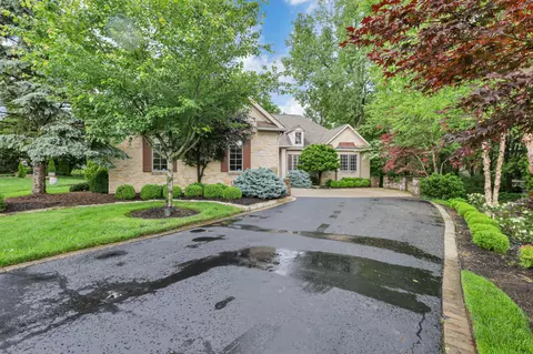 6074 Whitney Woods Ct, Columbus, OH 43213