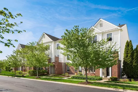 5988 Turnwood Dr #806, Westerville, OH 43081