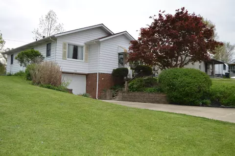558 Westview Dr, Lancaster, OH 43130