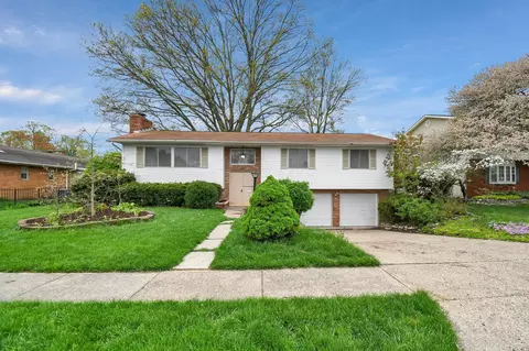 627 Canterbury Ct, Newark, OH 43055