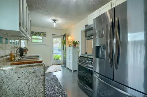 Entry Way - 529 E Moler St, Columbus, OH 43207 photo 1 of 2