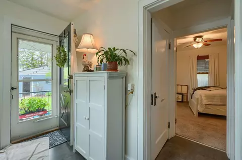 Entry Way - 529 E Moler St, Columbus, OH 43207 photo 2 of 2