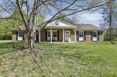 11686 Julie Dr NW, Baltimore, OH 43105