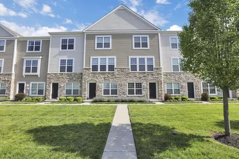 483 Autumn Ridge Cir, Pickerington, OH 43147