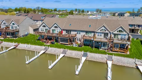 8928 W Canada Goose Ct, Oak Harbor, OH 43449