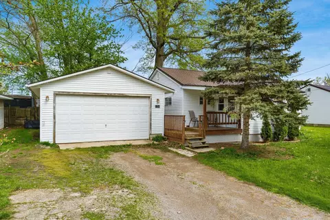 126 Cliff St, Buckeye Lake, OH 43008