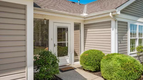 42 Ellington Commons Ln, Granville, OH 43023