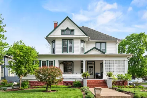 6 Town St, Pataskala, OH 43062