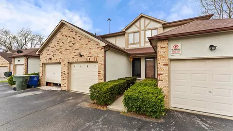 1387 Orchard Park Dr, Columbus, OH 43232