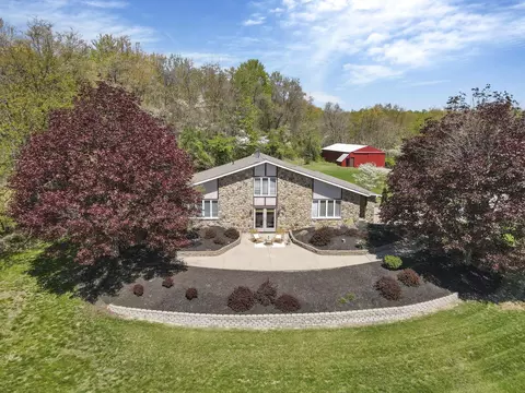 17924 Bear Rd, Nashport, OH 43830