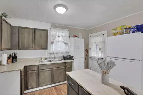 Kitchen - 1227 E Chestnut St, Lancaster, OH 43130 photo 1 of 3