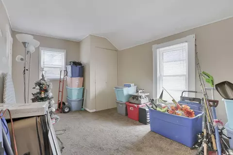 Bedroom - 1227 E Chestnut St, Lancaster, OH 43130 photo 3 of 4