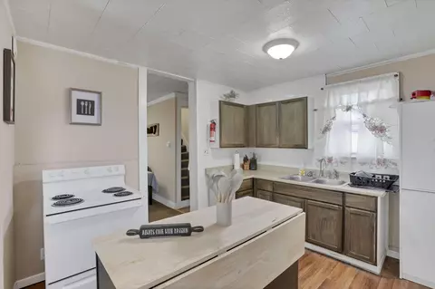 Kitchen - 1227 E Chestnut St, Lancaster, OH 43130 photo 2 of 3