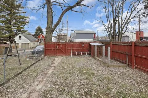 Exterior - 1227 E Chestnut St, Lancaster, OH 43130 photo 8 of 10