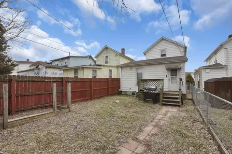 Exterior - 1227 E Chestnut St, Lancaster, OH 43130 photo 9 of 10