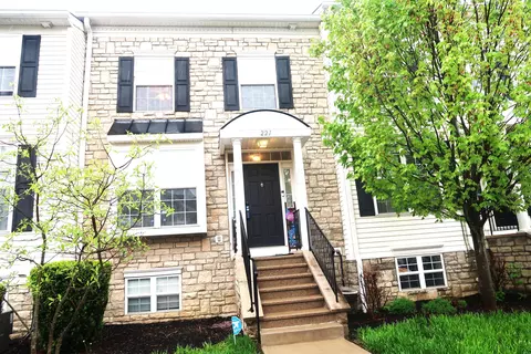 221 Preswicke Ml, Blacklick, OH 43004