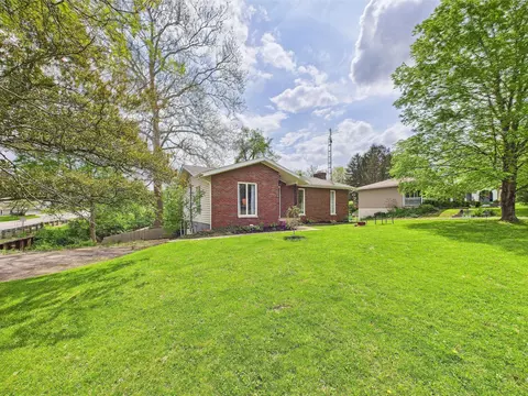 1485 Rainbow Dr NE, Lancaster, OH 43130