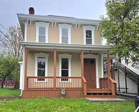 242 W Locust St, Newark, OH 43055