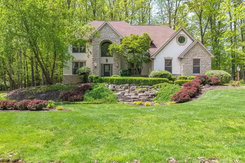 8884 Filiz Ln, Powell, OH 43065