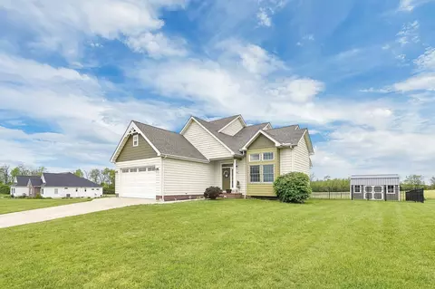 1574 Brooke Park Dr, Circleville, OH 43113 photo 2