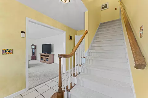 Entry Way - 115 Cottswold Dr, Delaware, OH 43015 photo 1 of 5