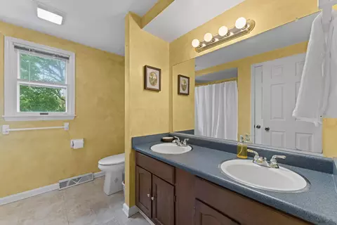 Bath - 115 Cottswold Dr, Delaware, OH 43015 photo 2 of 5