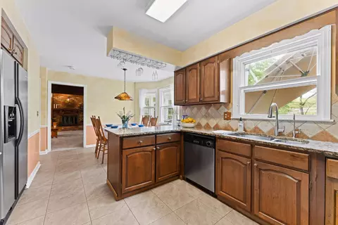 Kitchen - 115 Cottswold Dr, Delaware, OH 43015 photo 4 of 4