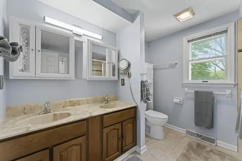 Bath - 115 Cottswold Dr, Delaware, OH 43015 photo 4 of 5
