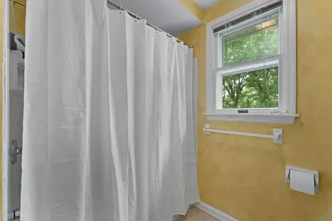 Bath - 115 Cottswold Dr, Delaware, OH 43015 photo 3 of 5