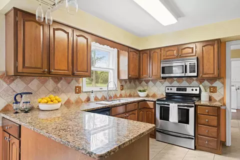 Kitchen - 115 Cottswold Dr, Delaware, OH 43015 photo 1 of 4
