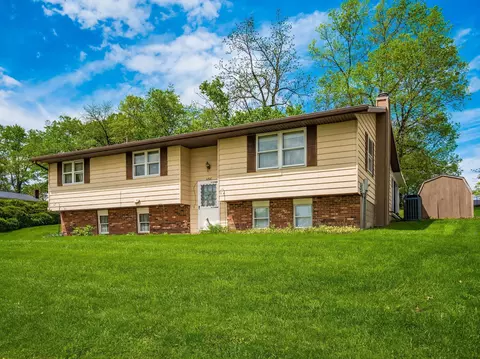 3208 Lakewood Dr, Zanesville, OH 43701