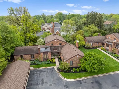 4216 Chaucer Ln, Columbus, OH 43220