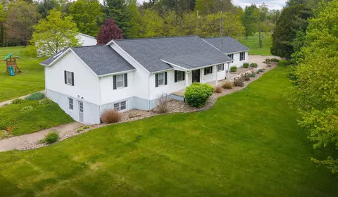 12601 Vincent Rd, Mount Vernon, OH 43050
