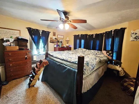 Bedroom - 2707 Springfield Xenia Rd, Springfield, OH 45506 photo 1 of 3