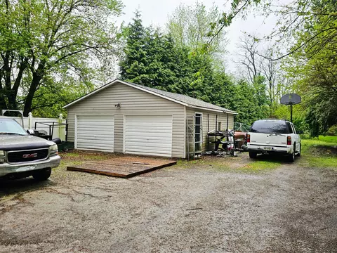 Exterior - 2707 Springfield Xenia Rd, Springfield, OH 45506 photo 4 of 6
