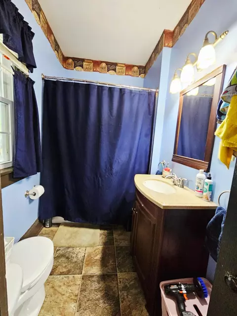 Bath - 2707 Springfield Xenia Rd, Springfield, OH 45506 photo 1 of 2
